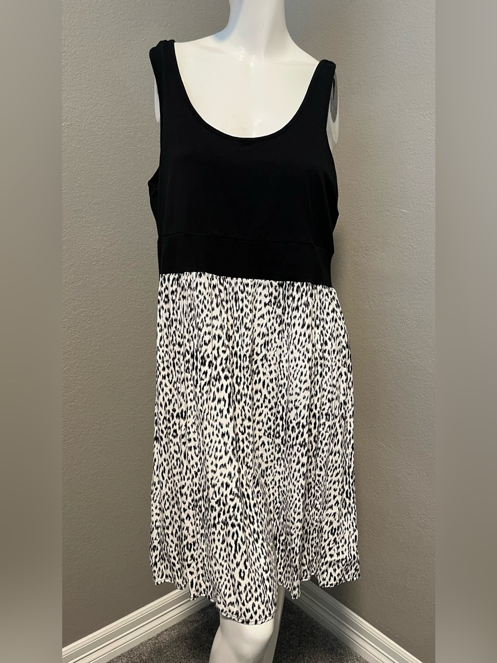 Women’s Plus TORRID Black /White Animal Print Skater Midi Dress Size 2